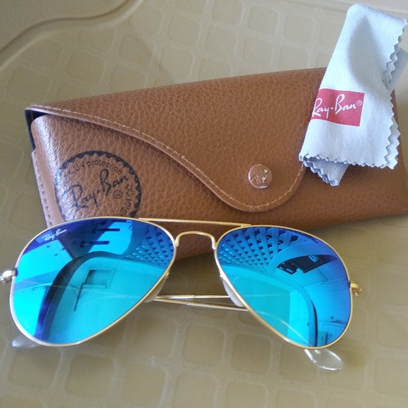 Ray-Ban Accessories - Classic Ray-Ban Sunglasses with Case and Wiper